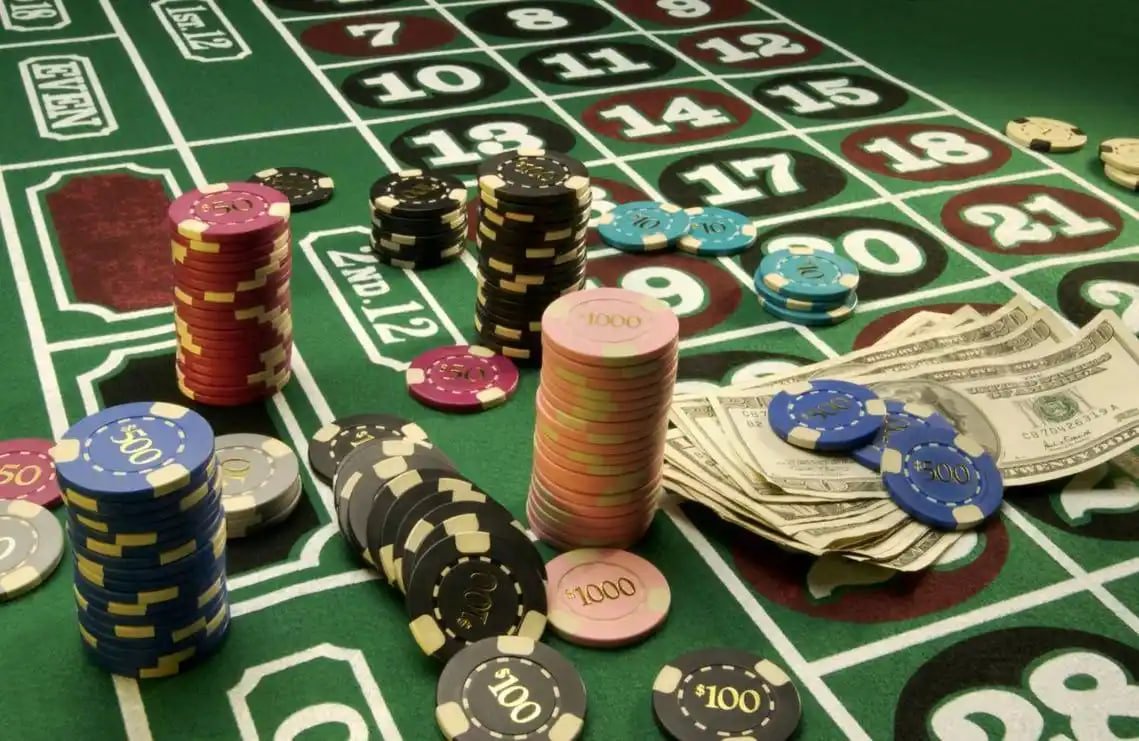 Live Casino — Baccarat နှင့် Roulette တိုက်ရိုက်ကစား